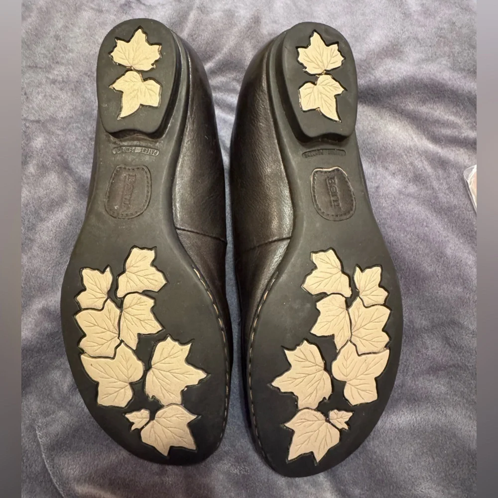Born Brown Leather Women's Round Toe Flats Slip On Casual Shoes Sz 7.5